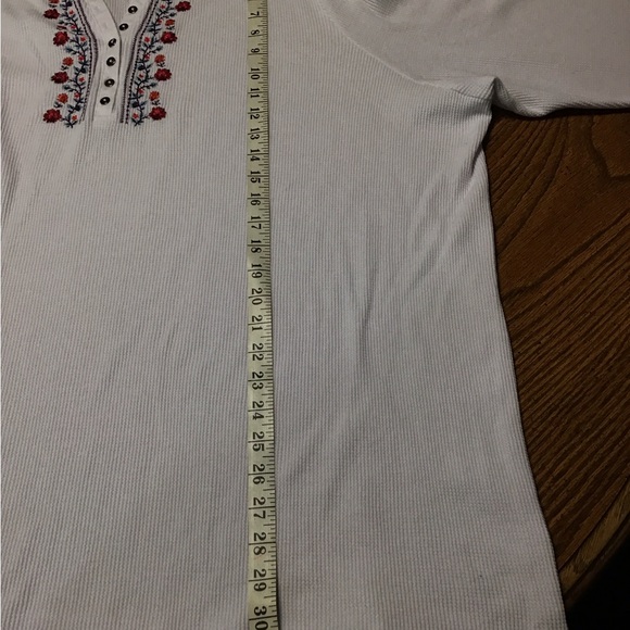 Woman’s size 4X woman, within long sleeve, pristine, white top with embroidery.R - Picture 4 of 10